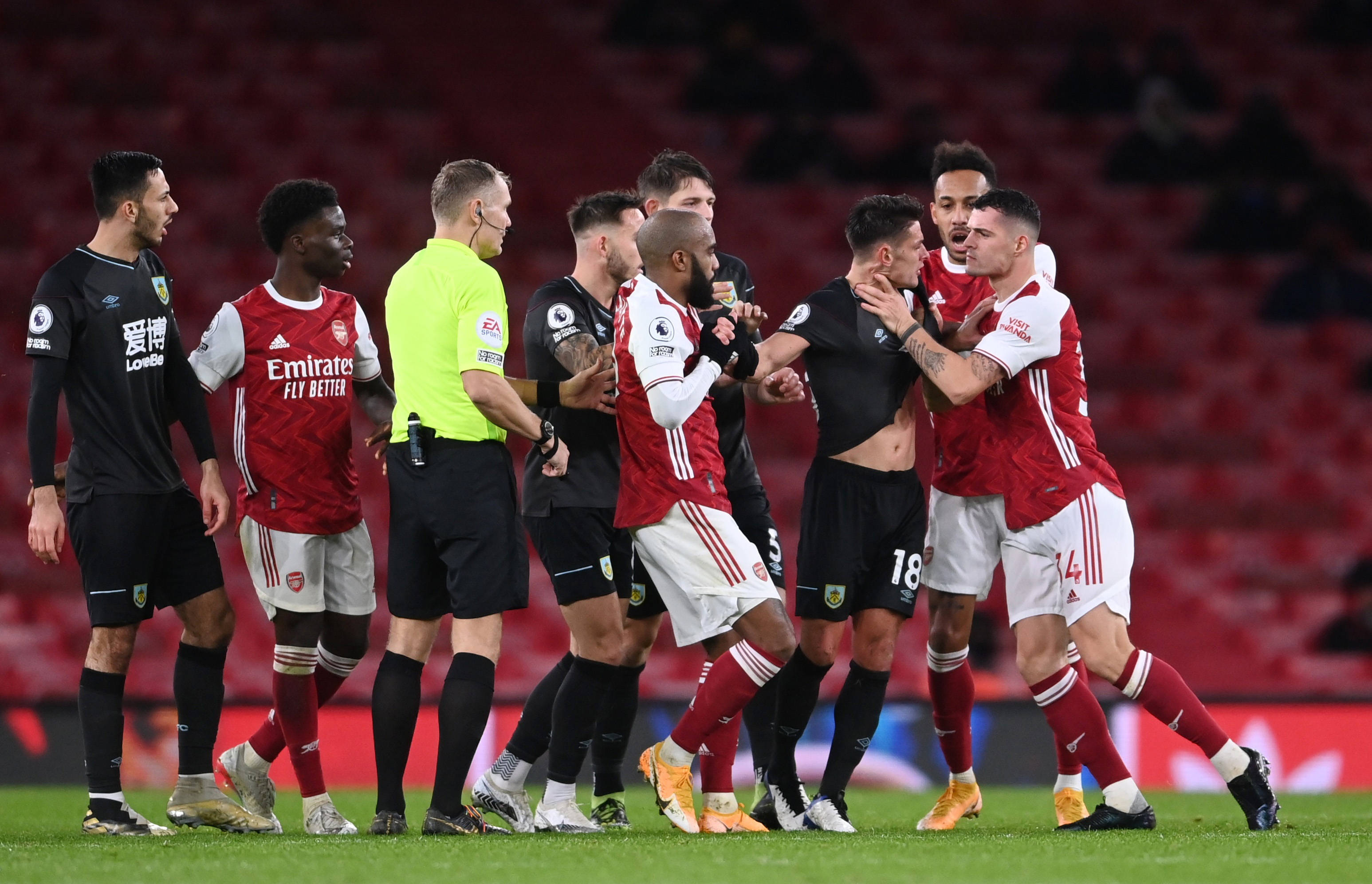 立在球队整 立在球队整